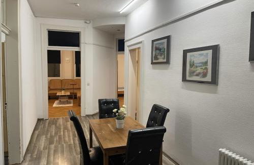 Geräumige 160 qm Wohnung für 9-11 Personen in der Stadtmitte - Foto 3