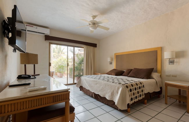 Villa Facing the Beach in a Large Terrace 7 Pools, Tennis Courts, Security - Foto 2