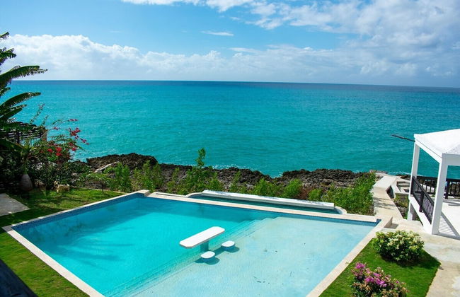 The W Villa 5 B R Oceanfront w Staff - Photo 33