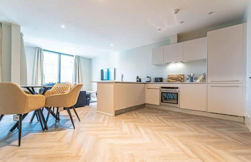 1 Bed Apt - Balcony - City View - Great Location - Foto 7