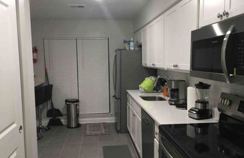 Entire Twnhouse 2bdrms 3Bthrm 2Qbeds 2Levls Fncd Bkyard - Foto 19