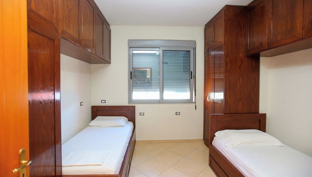 Holiday 2-bed Apartment Seaview - Foto 2, Habitación