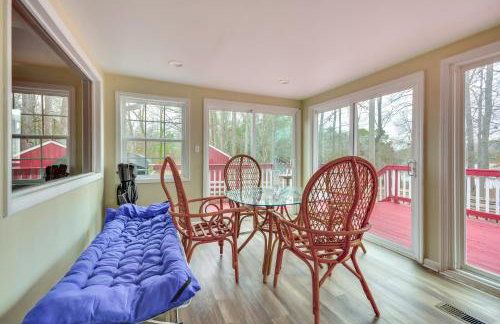 Tranquil Lakefront Home with Sunroom in Burlington - Foto 14