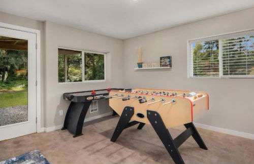 Spacious Main Street Retreat for families and large groups - Photo 22