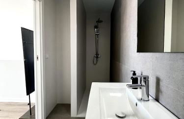 Premium Penthouse Seasonal Rental - Photo 20