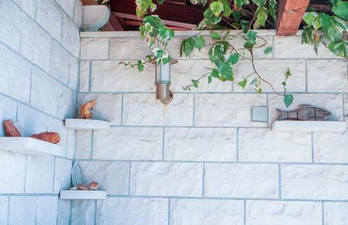 3 Bedroom Beach House with private sea access - Photo 27