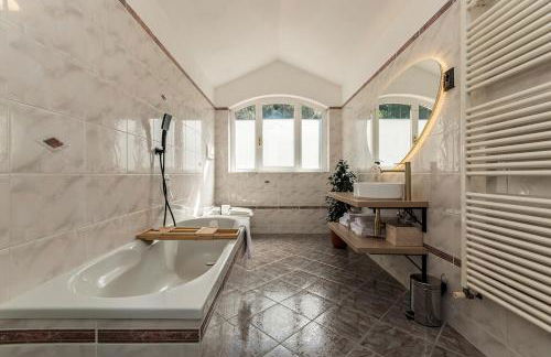 Kejani attic apt Scenic Views, Lux bath, Fast Wi-fi - Foto 31