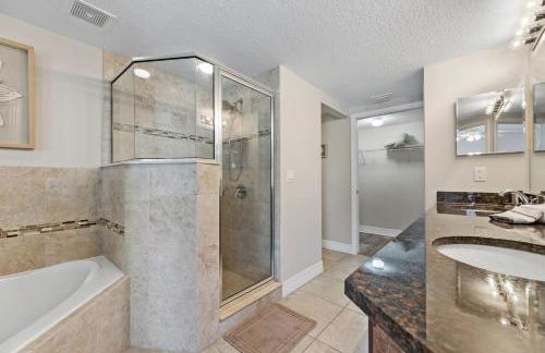 Ocean View Next to Pool and Amenities Corner Unit 3 Balconies OW20-201 - Foto 35