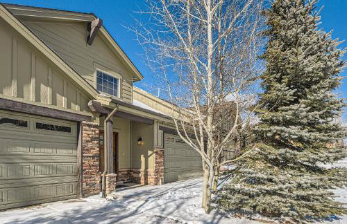 Private Hot Tub, Close to Resorts - Private Hot Tub - Close to PC, Mountain Mansion Family Getaway - Photo 14