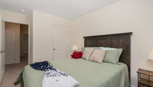 Stylish 3BR Getaway across Bristol Speedway - Foto 5