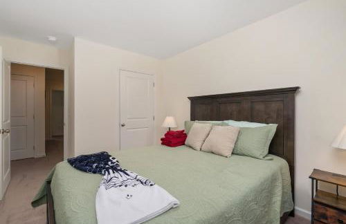 Stylish 3BR Getaway across Bristol Speedway - Foto 5