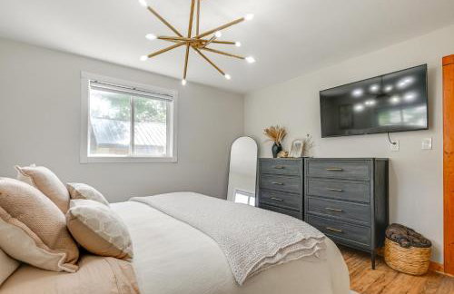 Private Hot Tub, Deck! Group Getaway in Friendship - Foto 12