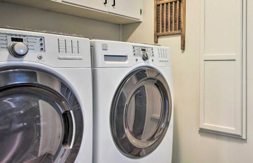 Lakefront Gem with Screened Porch and Game Room! - Foto 27