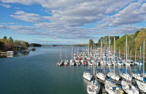 Lake front Keowee Condo with Balcony & Resort Amenities! 20 min to Clemson condo - Foto 58