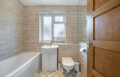 Luxury Tottenham Stadium Retreat - 2 minute walk to stadium - Foto 26