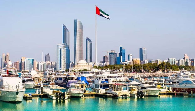 Vue d'Abou Dabi depuis le bateau