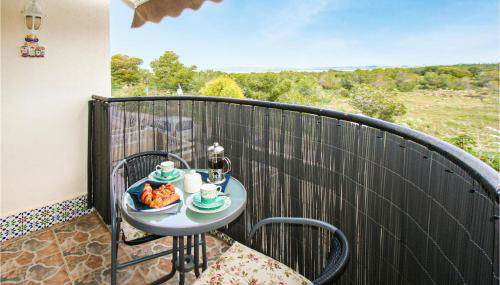 Stunning Apartment In Torrevieja - Photo 2