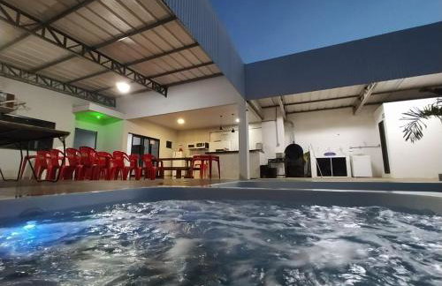 Check-in AUTÔNOMO e Privacidade em Hidro, piscina, casa, garagem até 2, até 3 quartos e 3 ar, 2 banheiros, churrasqueira, máquina de lavar roupas, roupa de cama, todos privativos, insira valor 3 hóspedes e abrimos 2 quartos, já 5 hóspedes usam 3Q - Foto 10