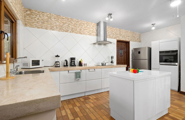 Spacious 4BR Villa Private Pool Cozy Location - Photo 30