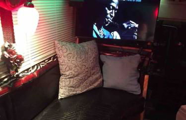Stay Like a Rock Star Tour Bus in Durham NC - Foto 33