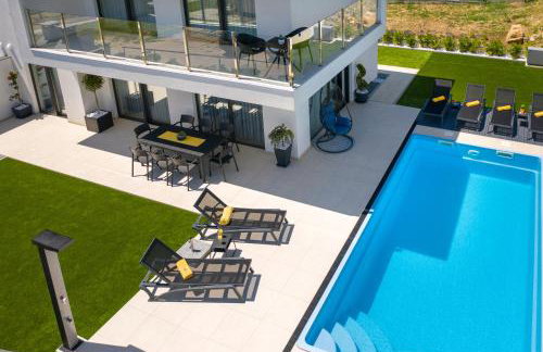 Villa Supernus II with Heated Pool - Photo 8