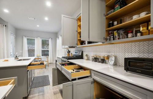 Modern and lux 4B House with Office 20 min to DT - Foto 18