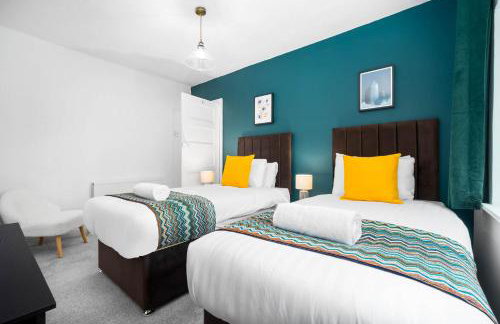 3 Bedroom House - Garden - Parking - Interior Designed - Netflix - Wifi - 52H - Foto 41