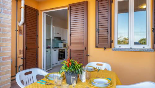 Apartment with Terrace & Parking near the Sea - Foto 2