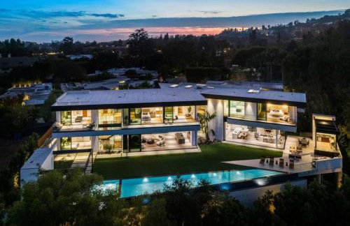 Luxurious 5BR Villa in BH with Pool, Theater, and Views - Foto 6