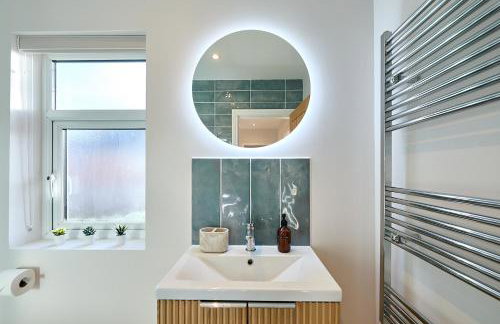 Stylish 4 bed home in Old Trafford next to MUFC - Foto 35