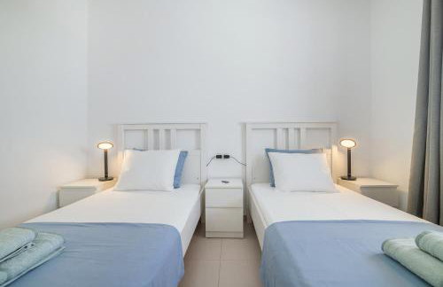 BEAUTIFUL VILLA - 4 bedrooms, heated pool, 2 priv car park places, fibre net, PS5, tv channels - Foto 52