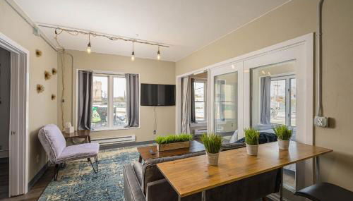 Downtown 2 Bedroom Apartment - Free Parking - Foto 3