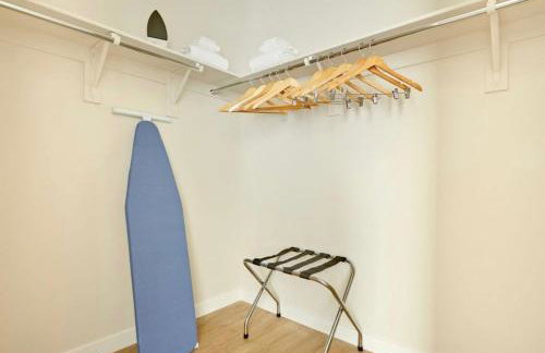 City View Apartment in Downtown! - Foto 16