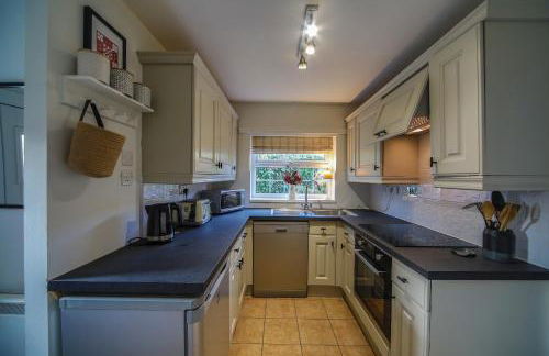 Cosy Cottage with Quiet Garden - Photo 6