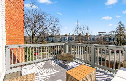 Capitol Hill Stay Like No Other - Photo 15