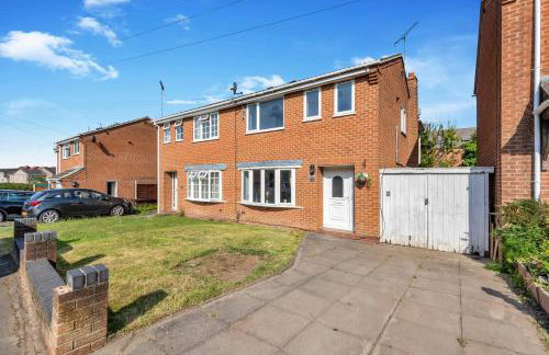 Group-Friendly 4-BR Home with Space & Comfort - Foto 32