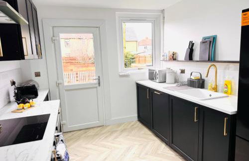 Spotless 2BR Flat with Parking, Garden, Wifi, Netflix, Sleeps 6 - Foto 23