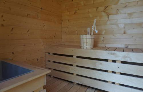 village holiday house with a pool - Photo 2