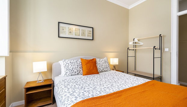 WHome Urban Comfort: 1-BR near Airport & Train Station - Foto 3, Habitación