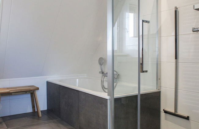 Villa With Large Garden in a Holiday Park - Foto 10