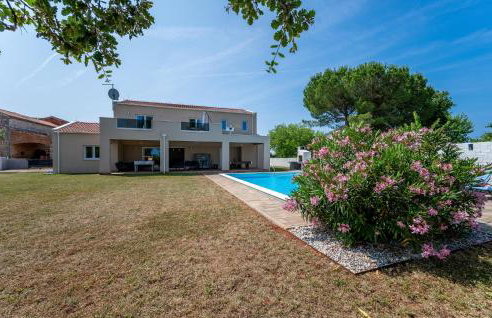 Awesome Home In Brtonigla With Sauna - Photo 16