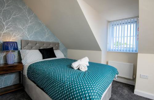 Luxury 5BDR with City Access, Free Parking and Wi-Fi - Photo 16