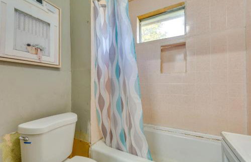 Centrally Located North Little Rock Studio with Yard - Foto 16