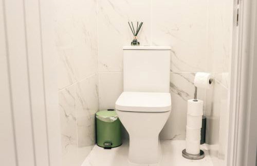 Spacious Stylish Home with FREE Parking 10 Mins to Manchester Centre & AO Arena Ideal for Groups & Long Stays - Foto 39