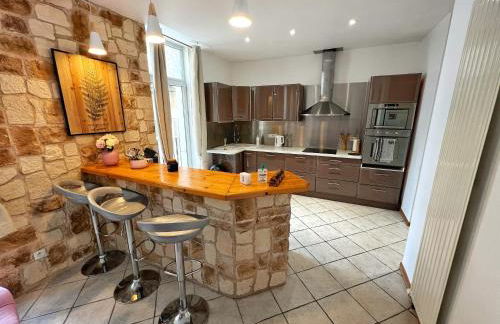 Maison LAMARTINE - Plein Centre-Ville Avec Garage & Jeux - Foto 5