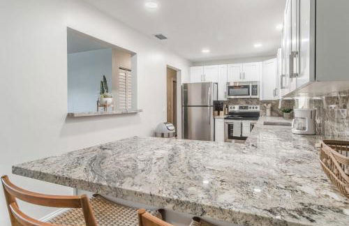 Boho retreat w pool & beach access - Foto 38