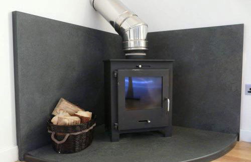 Langley Cottage with patio, spacious rooms - part of Langley Serviced Apartments several properties in Wick - Photo 6