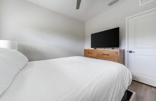 Landing Incredible 2BD Gym Pool - Photo 44