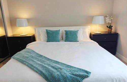 Skyline Escape 1-Bedroom with Balcony and Roof-Top Pool - Foto 4