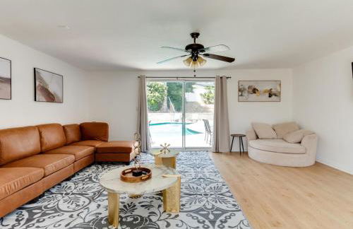 Charming 5 Bedroom Granada Hills House with Pool - Foto 9